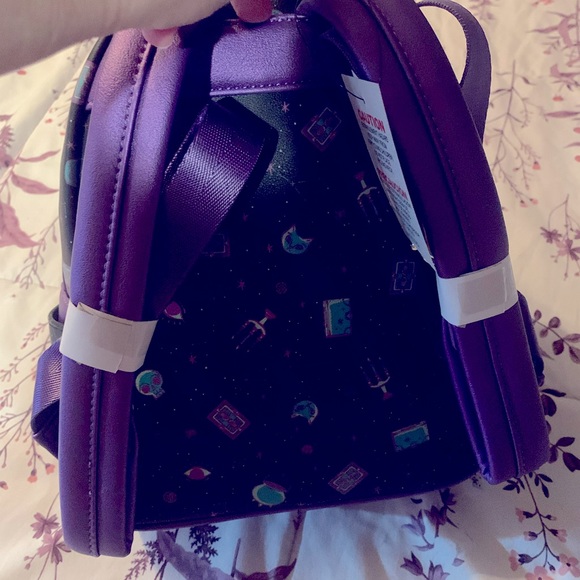 Hocus Pocus DisneyParks Loungefly mini bag - Picture 2 of 5